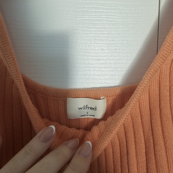 Wilfred Crop Tank - Picture 2 of 3